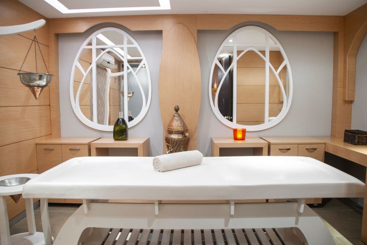 A calm, elegant Rosewood treatment room